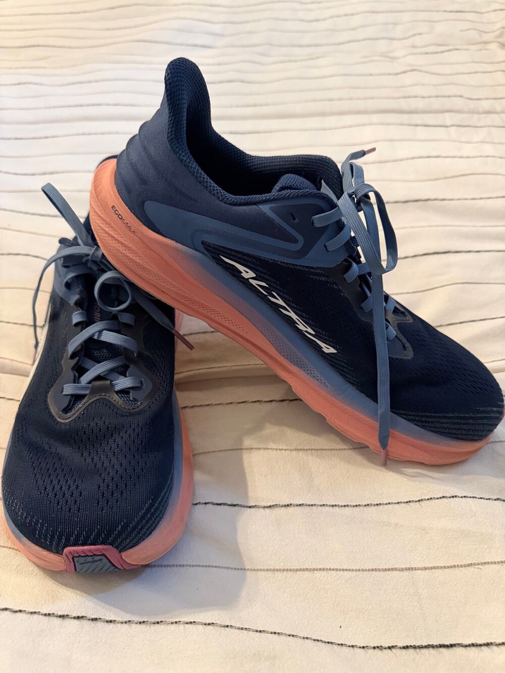 Altra Women's Torin 8 Zero-Drop Running Shoes, Navy/Peach